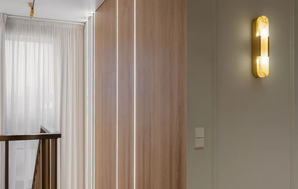 Дом с АПРИОРИ: свет стал главным инструментом зонирования и формообразования._#13