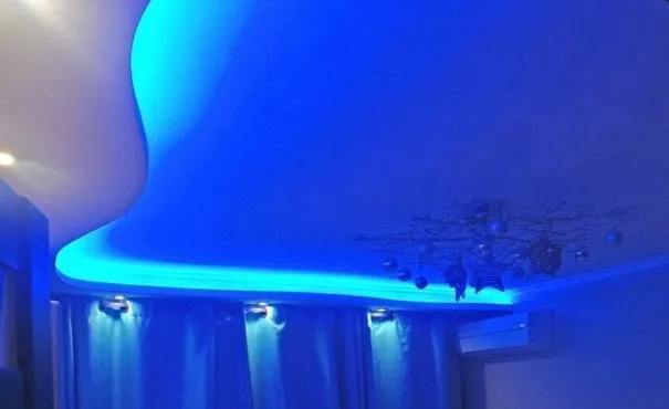 RGB светодиодная лента для закарнизной подсветки в квартире