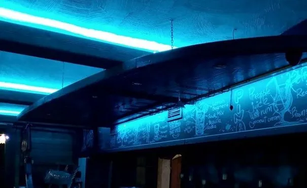 Декоративная подсветка в баре